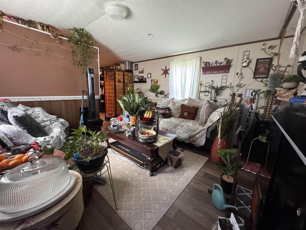 612 W Broadway - Photo 1