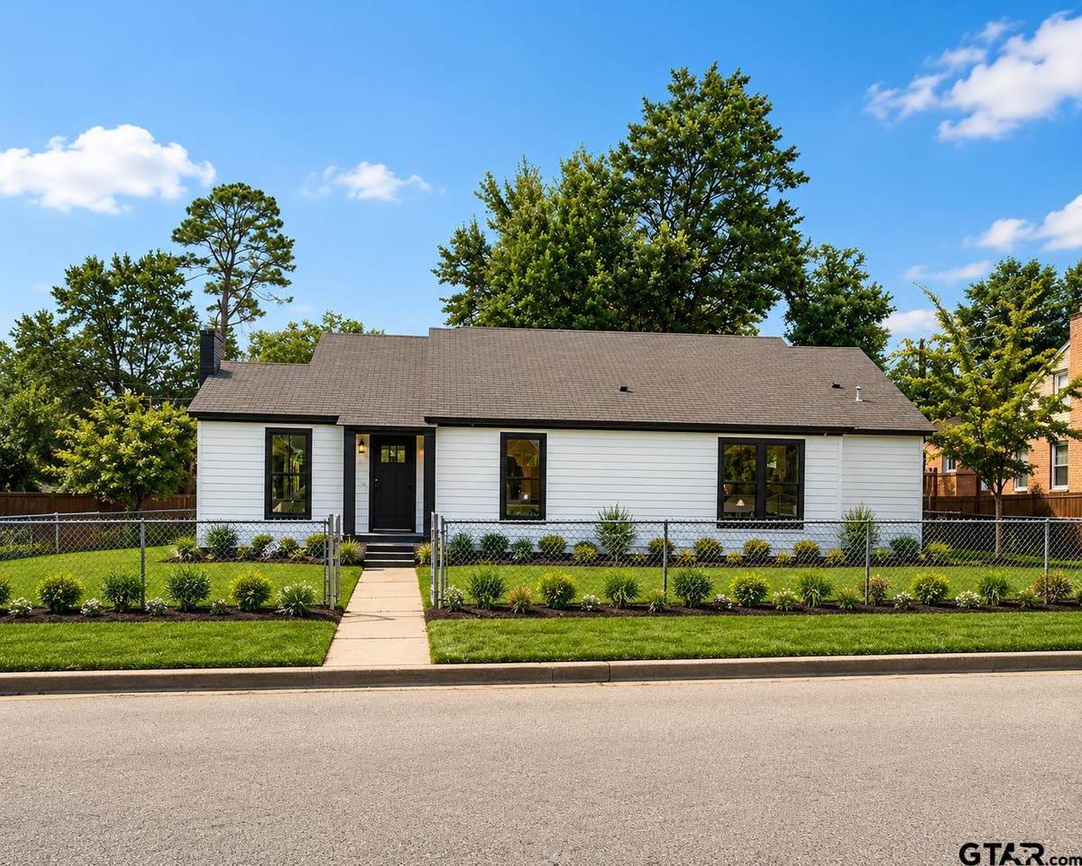 1221 Mockingbird Lane - Photo 1