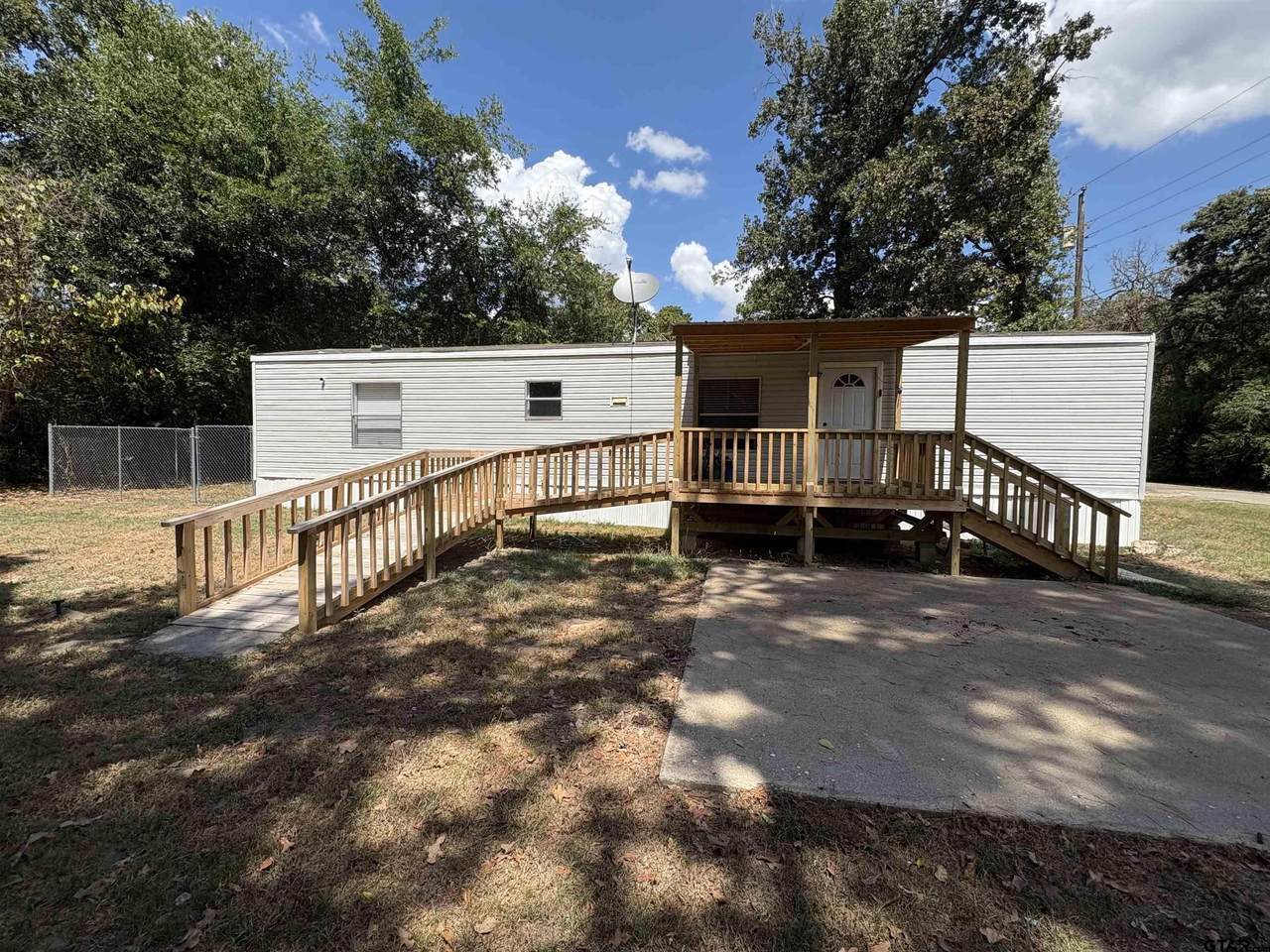 864 Elizabeth Dr - Photo 1