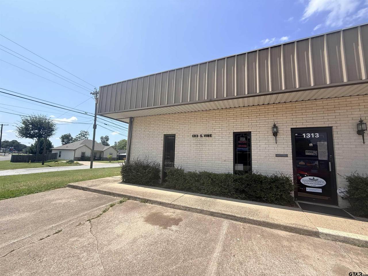 1313 Vine Ave - Photo 1