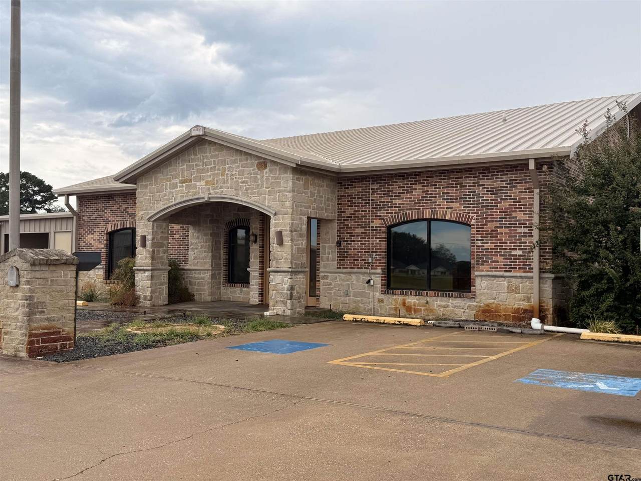 830 Southpark Circle - Photo 1