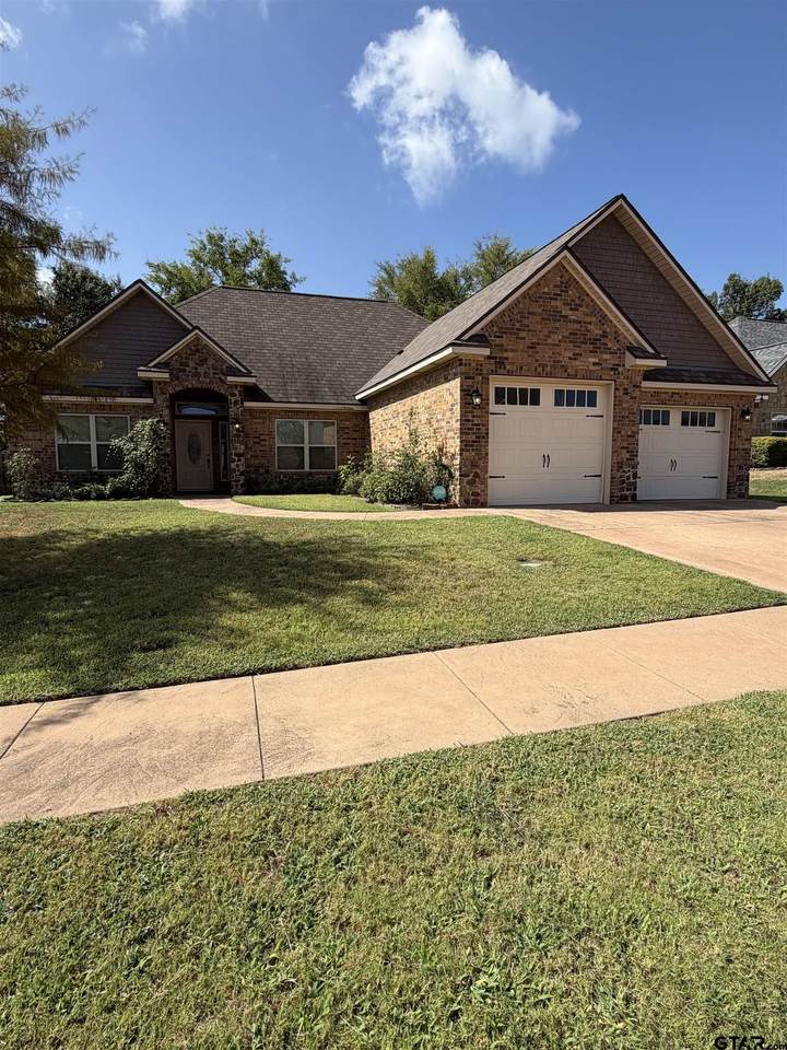 696 Linus Lane - Photo 1