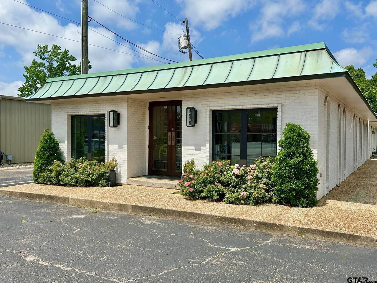 3527 Broadway Ave. - Photo 1