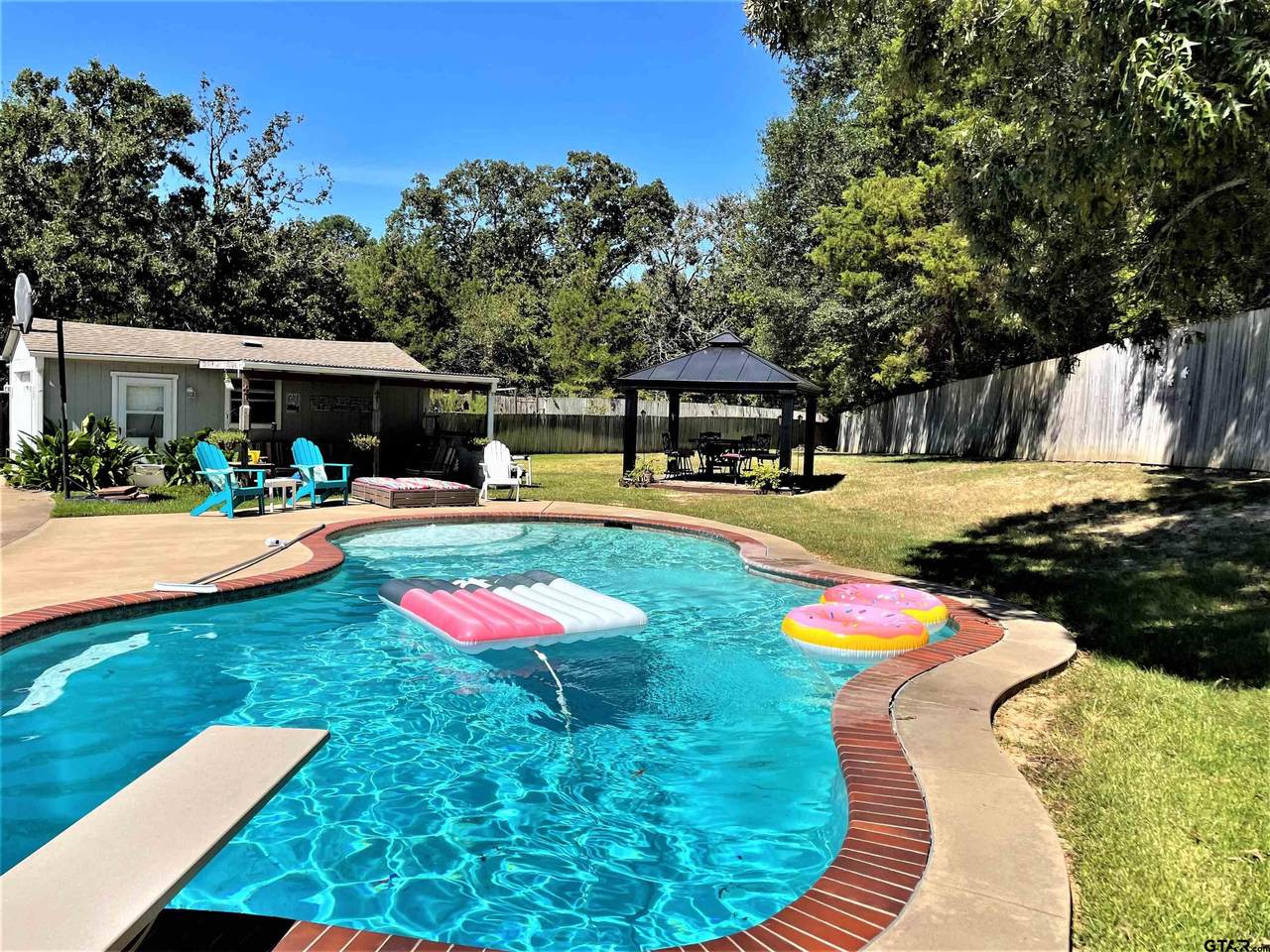304 Amanda Court - Photo 1