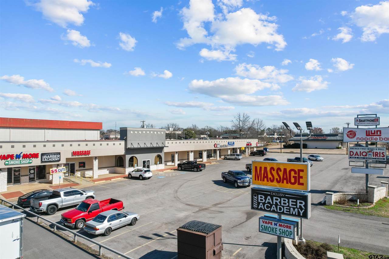 713 Sw Loop 323 - Photo 1