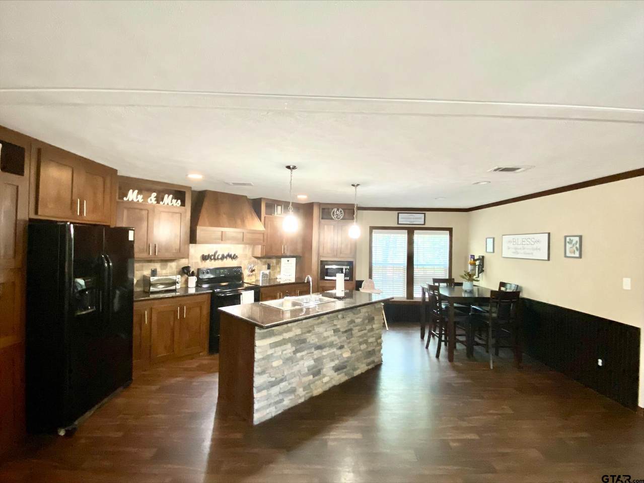 1035 Meadow Oaks Street - Photo 1