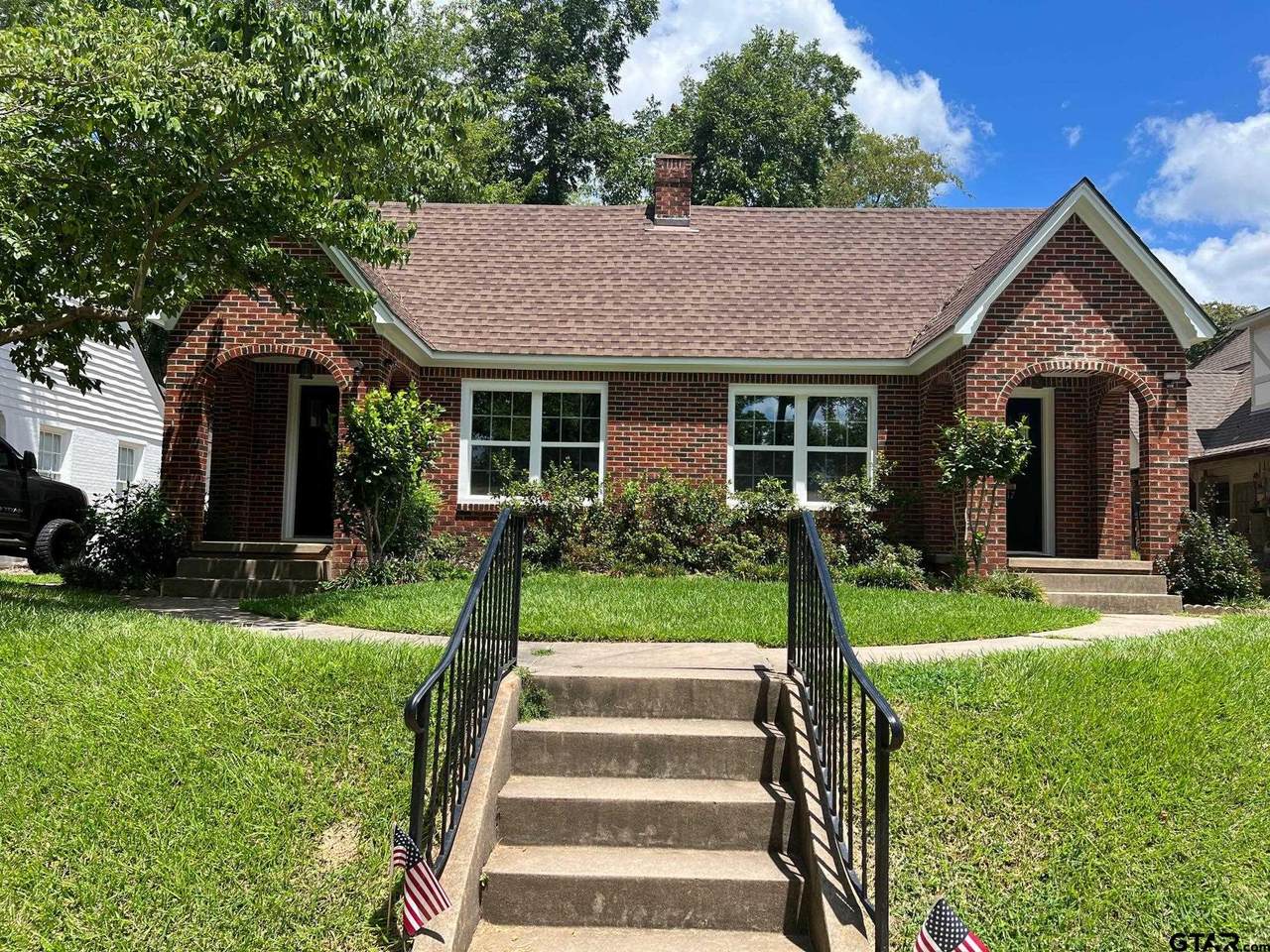321 W 3rd - Photo 1