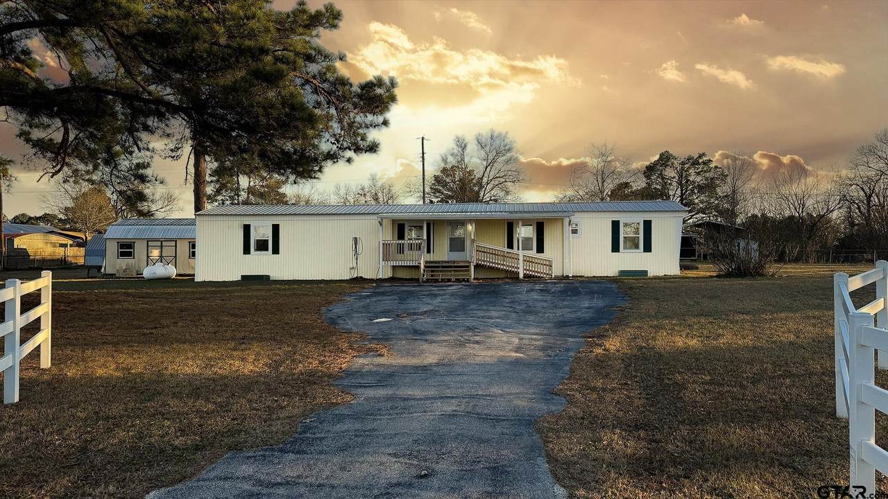 15995 Neches Parkway - Photo 1