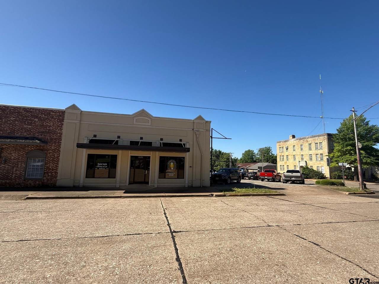 606 Crawford - Photo 1