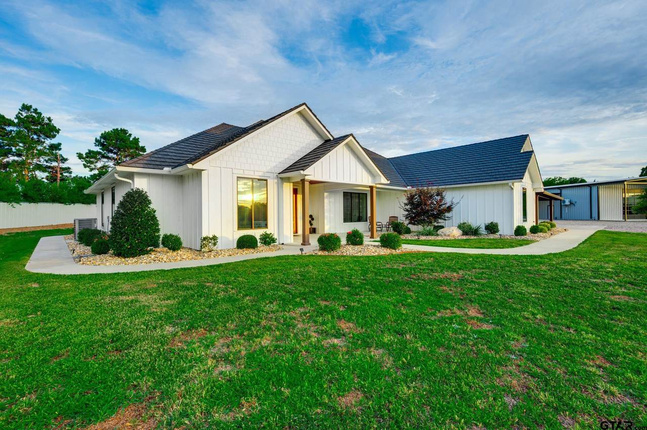 2087 Farm Road 1510 - Photo 1