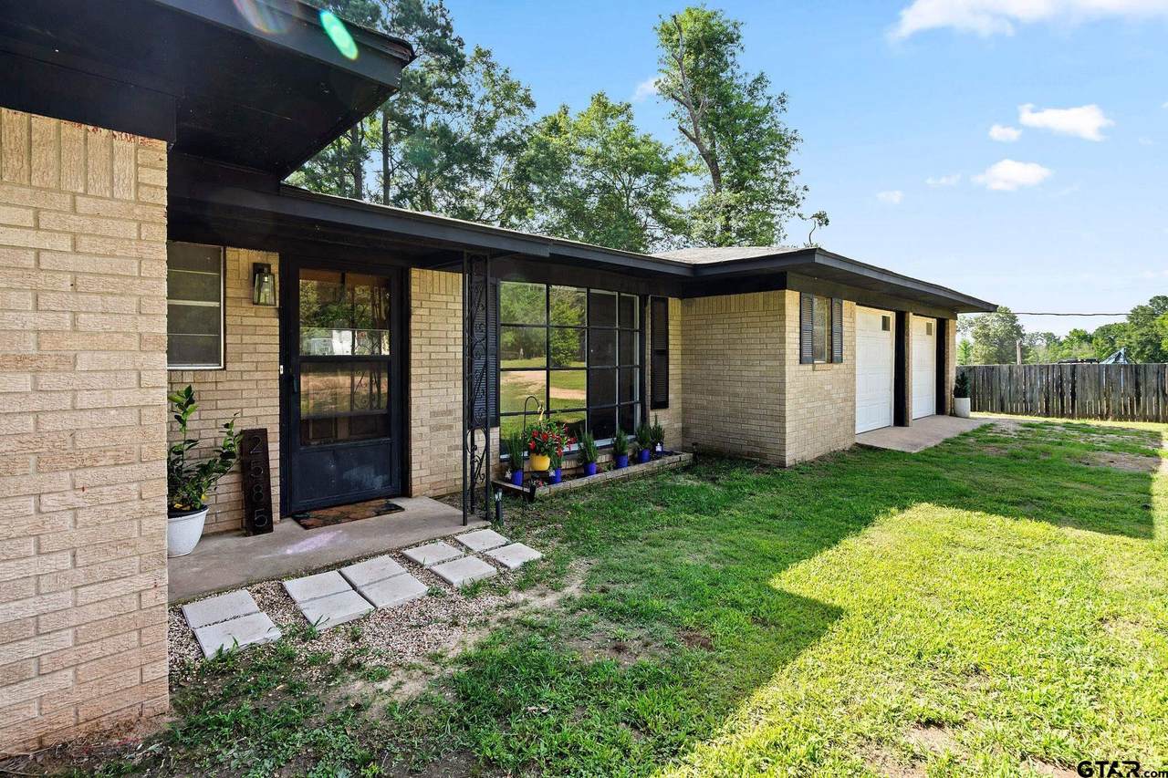 2585 Fm 250 - Photo 1