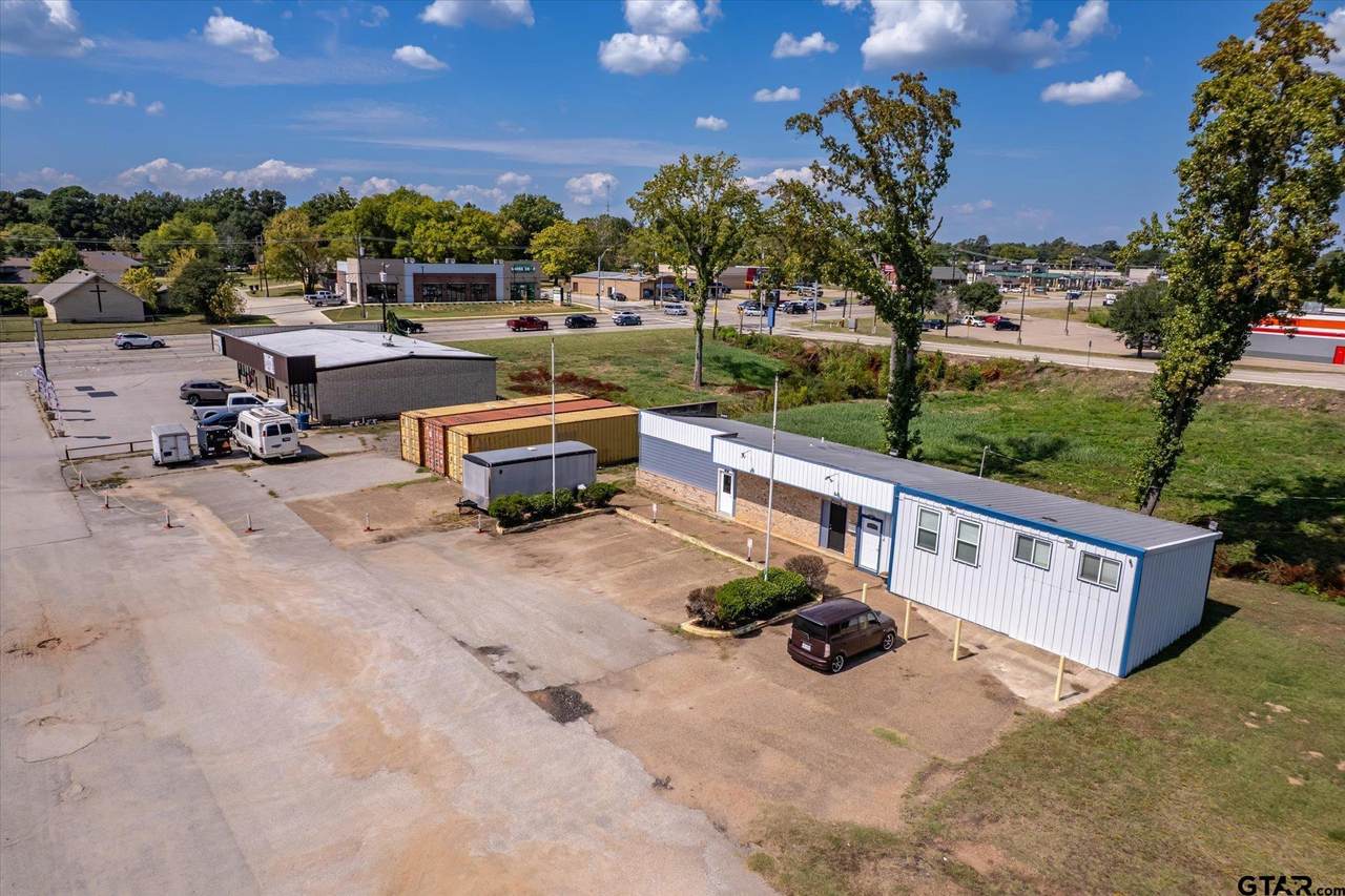 906 Main St - Photo 1