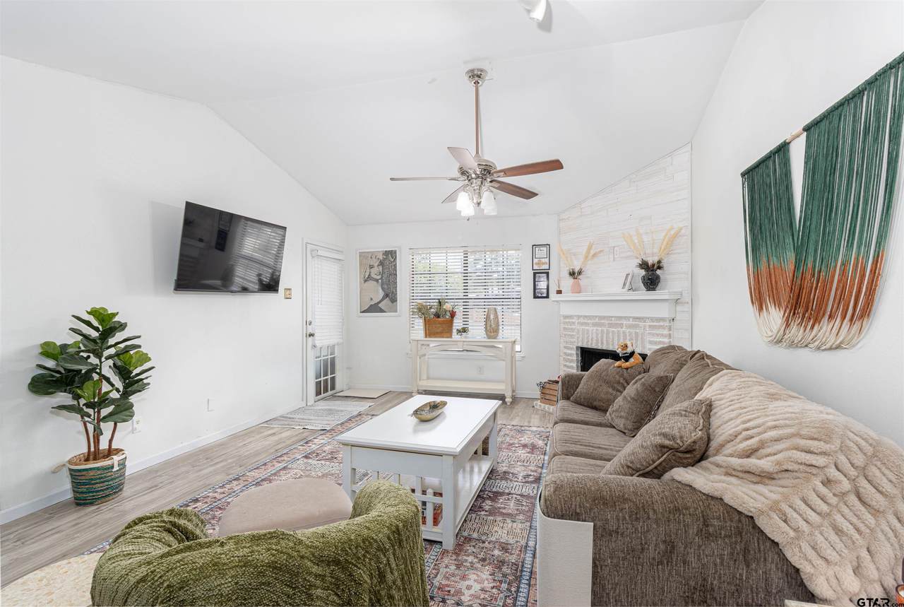 400 Southtown Dr #606 - Photo 1