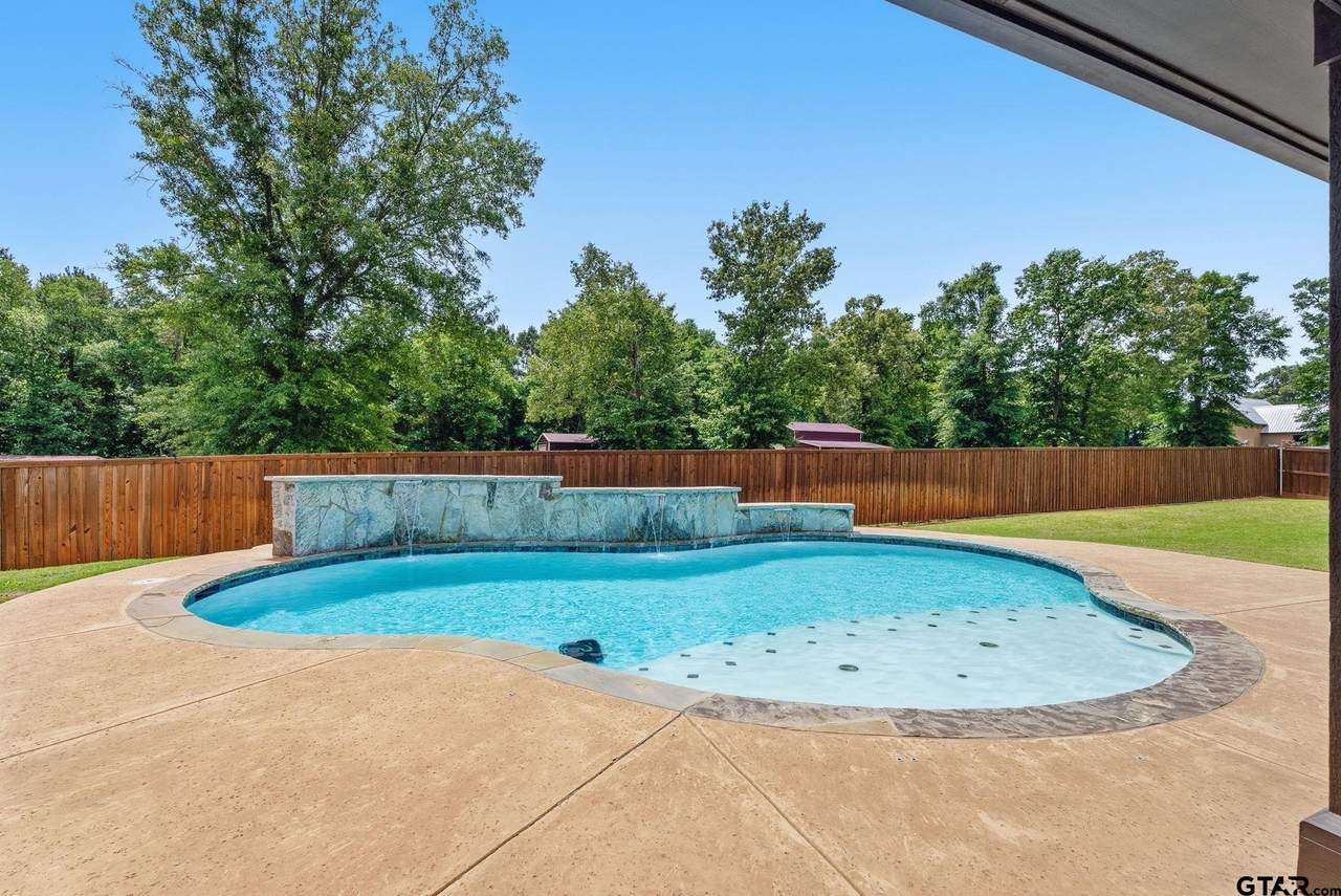 20926 Patriot Cir. - Photo 1
