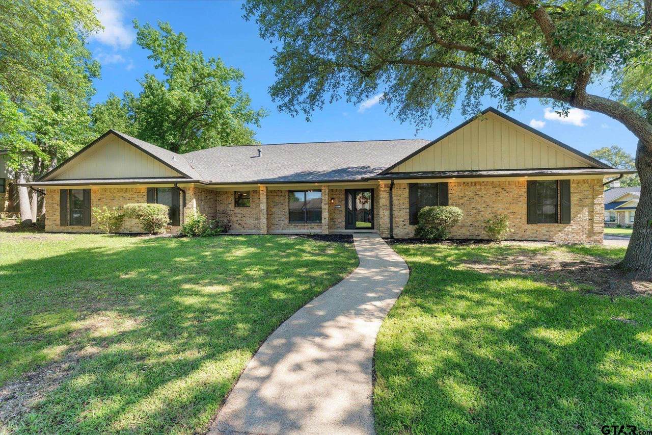 517 Brookwood Drive - Photo 1