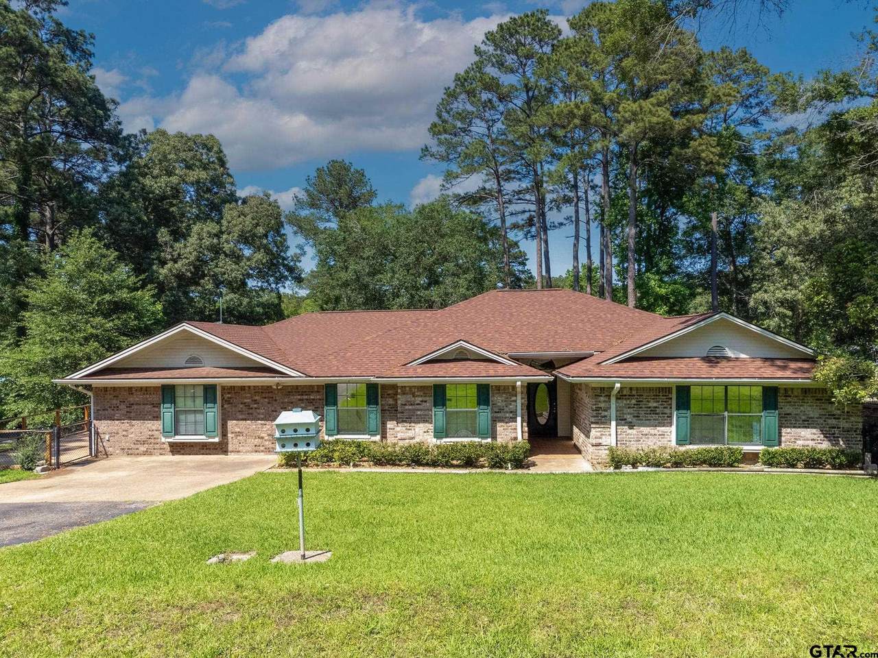18230 Lakeview Dr - Photo 1