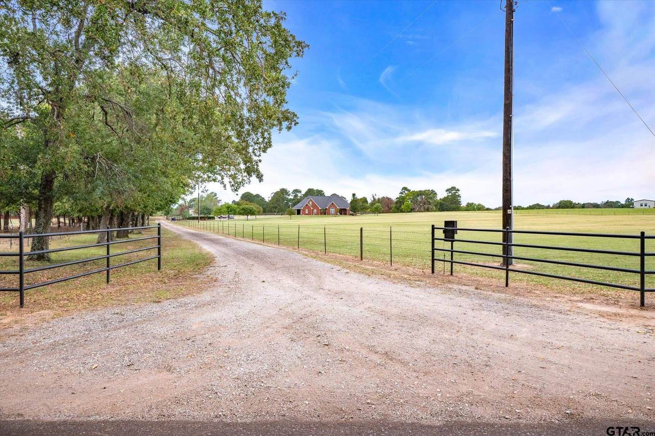 560 Vz County Road 4813 - Photo 1