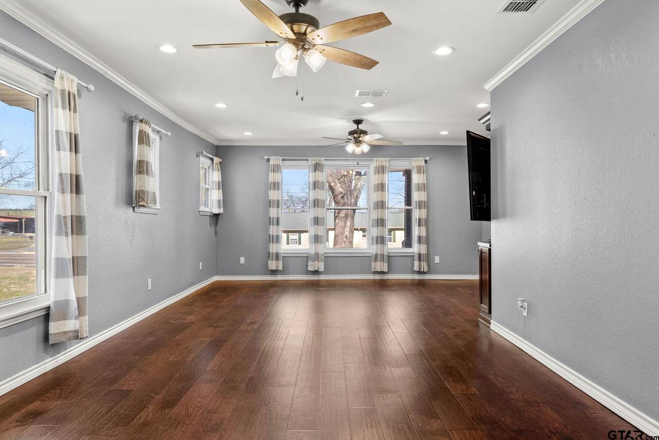 605 Dallas St. - Photo 1