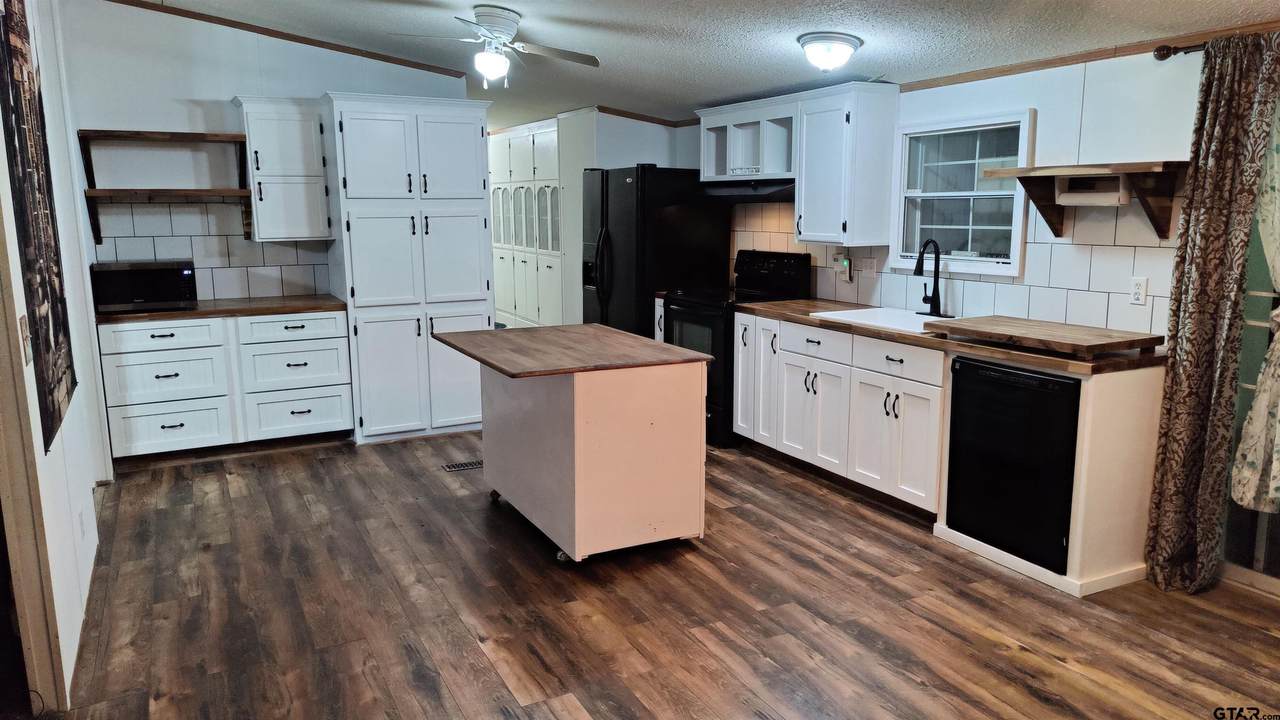 369 Private Road 3127 - Photo 1