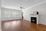 1906 Hollyglen Dr - Photo 8