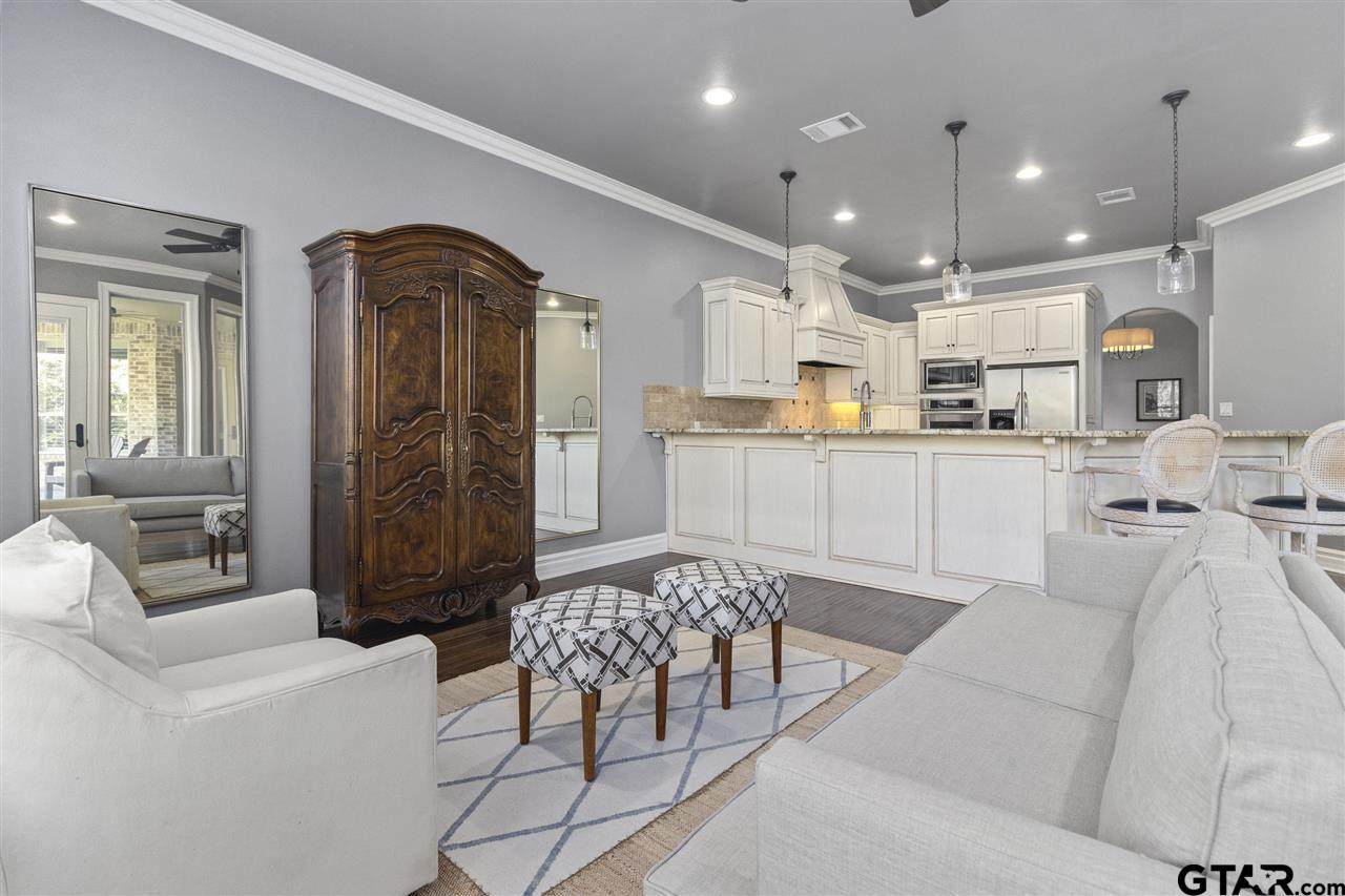 7025 Walden Dr - Photo 1