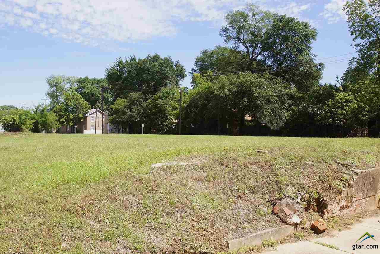 411 Center Ave - Photo 1