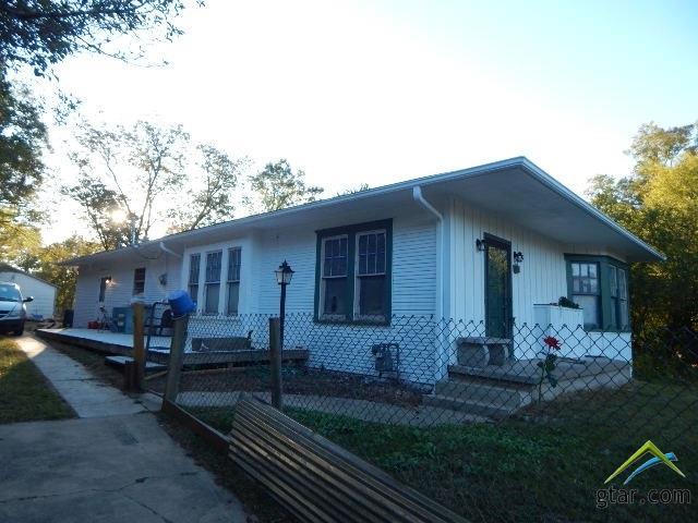 313 Trinity - Photo 1