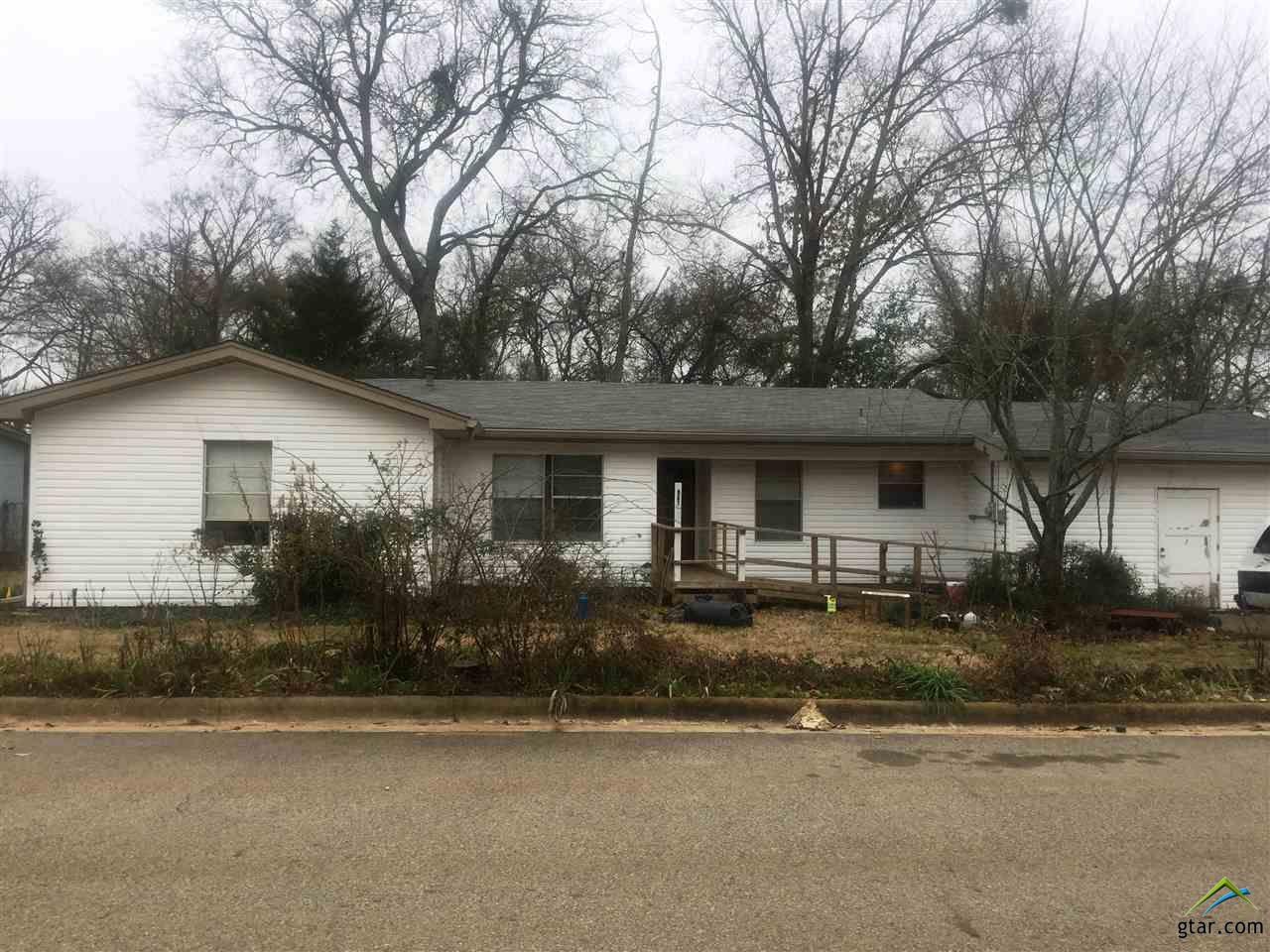 807 Hickory - Photo 1