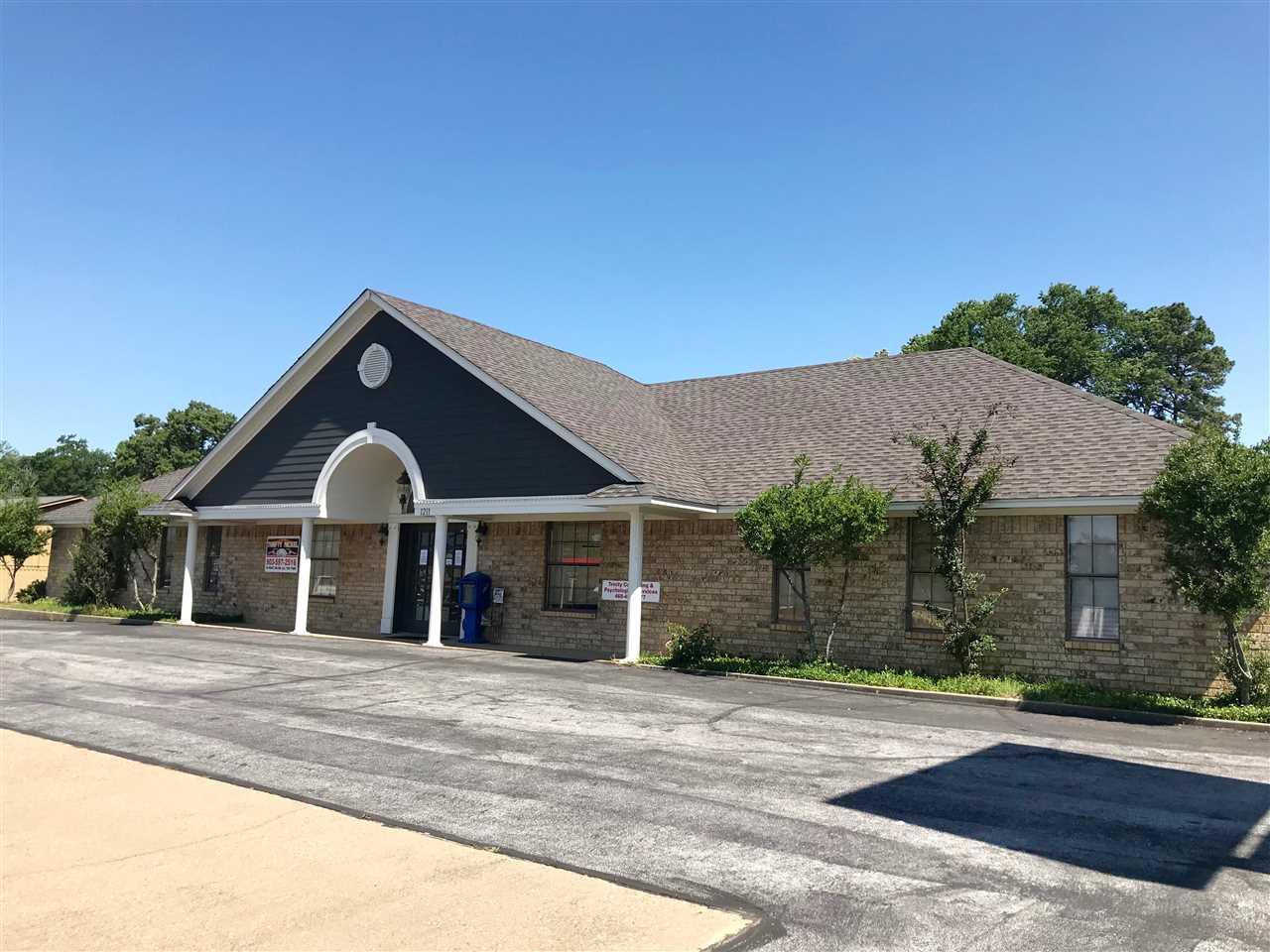 1211 Sw Loop 323 - Photo 1
