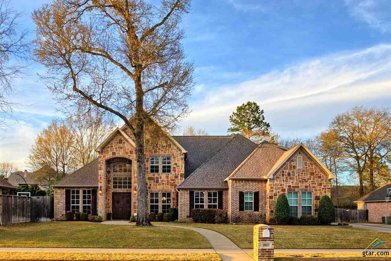 2027 Dueling Oaks Dr - Photo 1