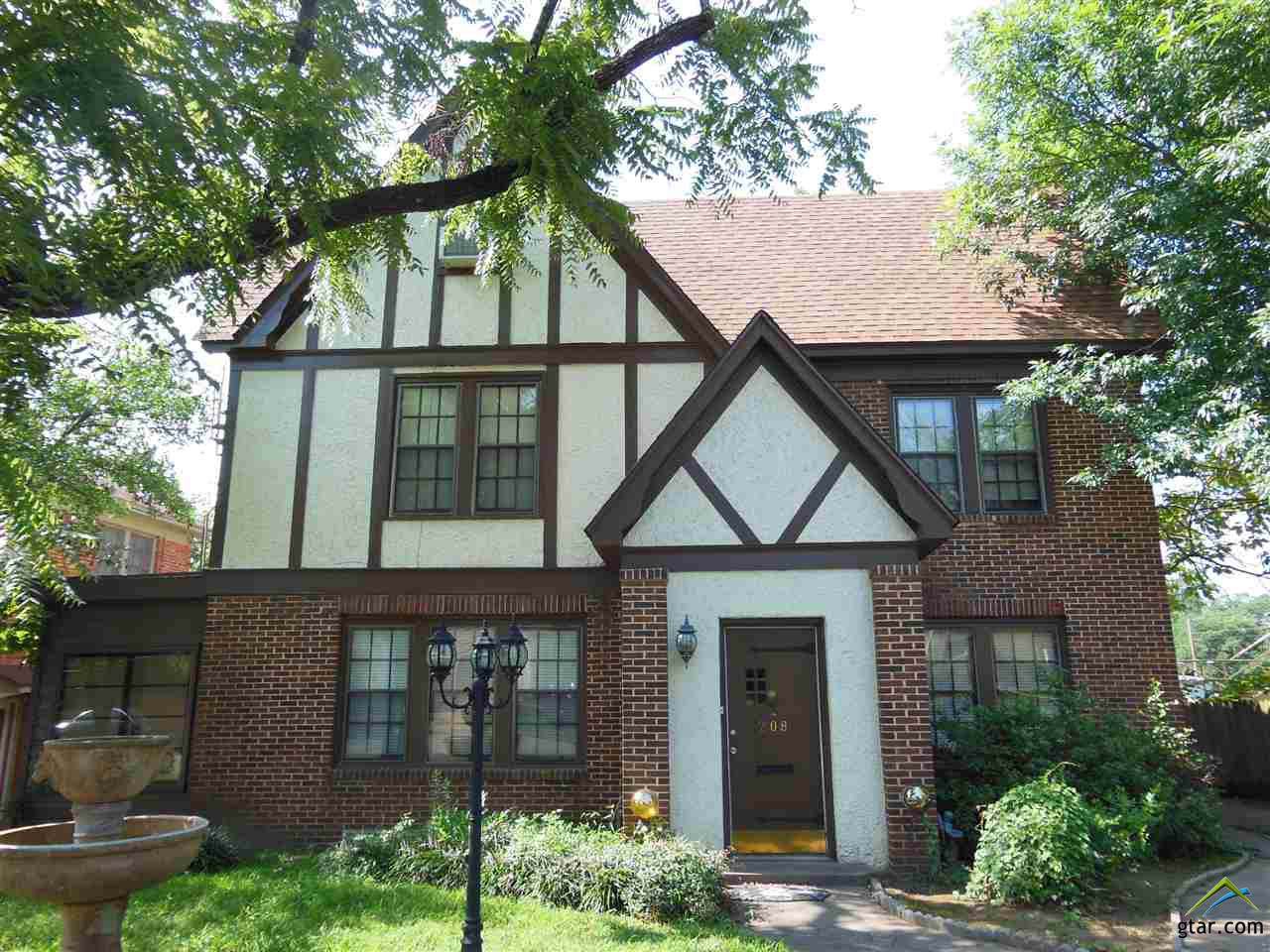 208 Phillips, Apt 201 - Photo 1