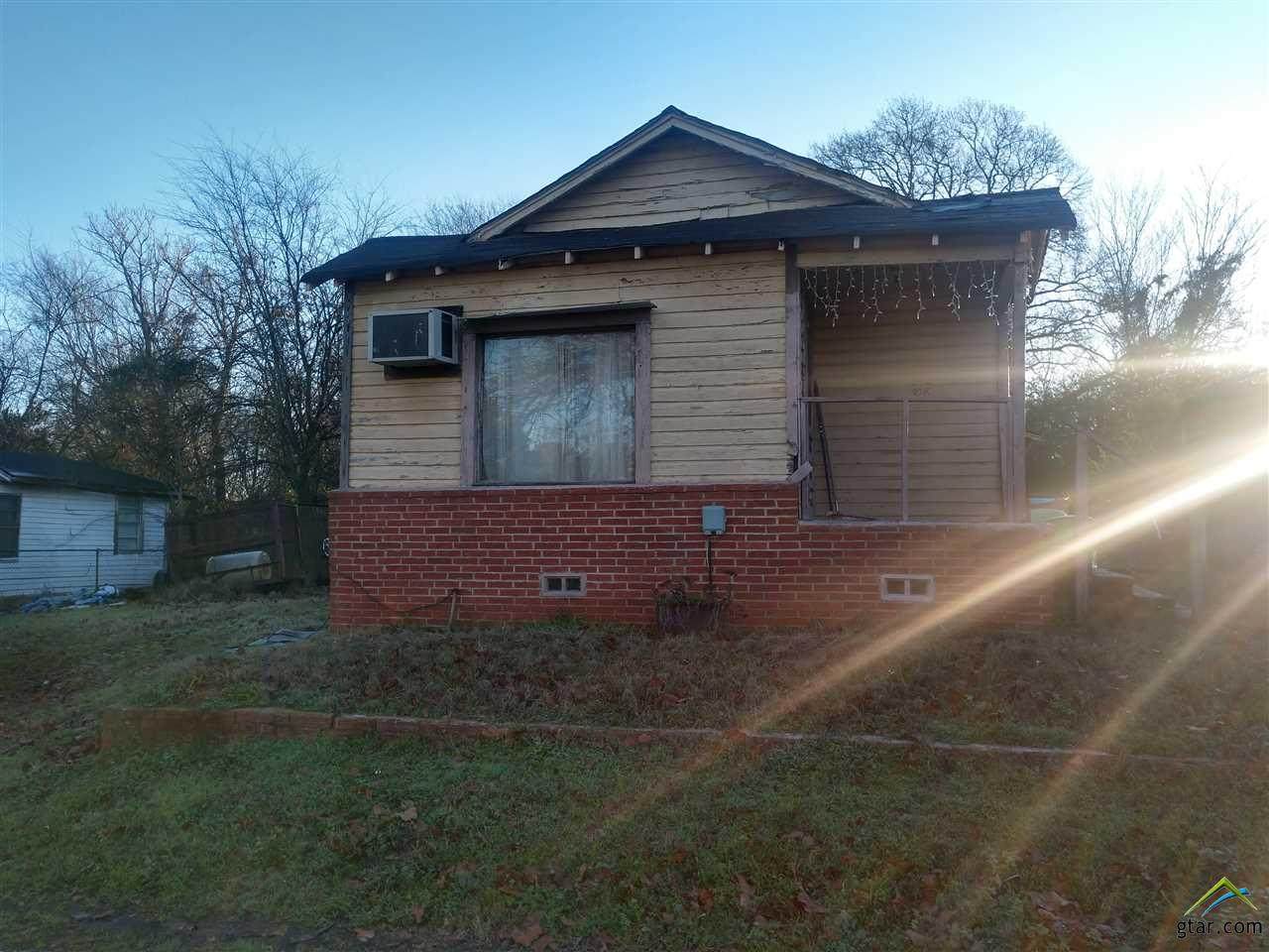 708 Howard St. - Photo 1
