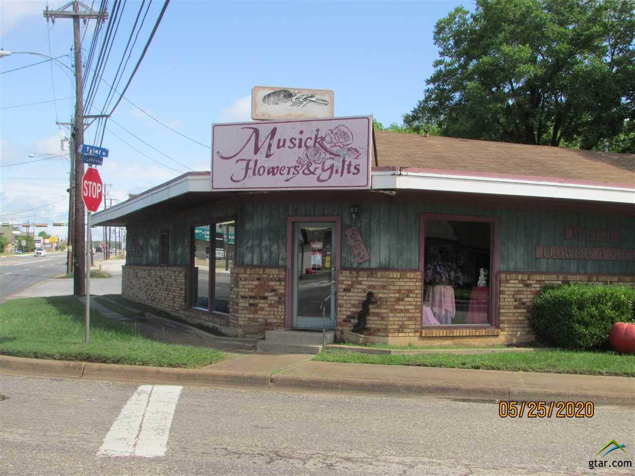 934 Jackson - Photo 1
