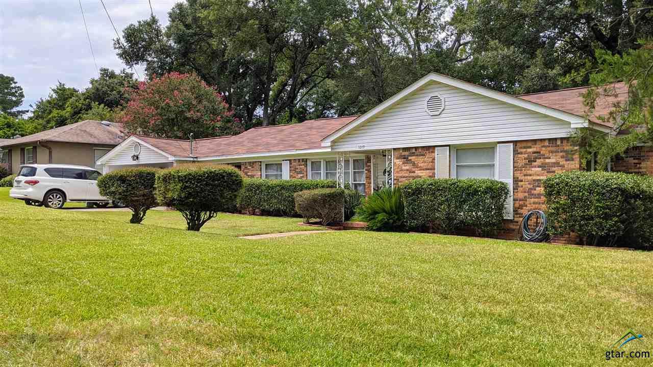1019 Dogwood St - Photo 1