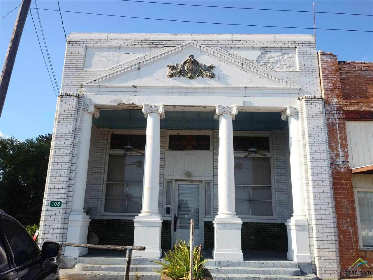 108 Front - Photo 1