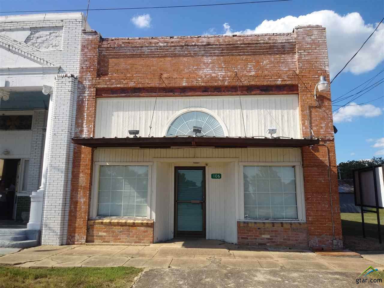 106 Front - Photo 1