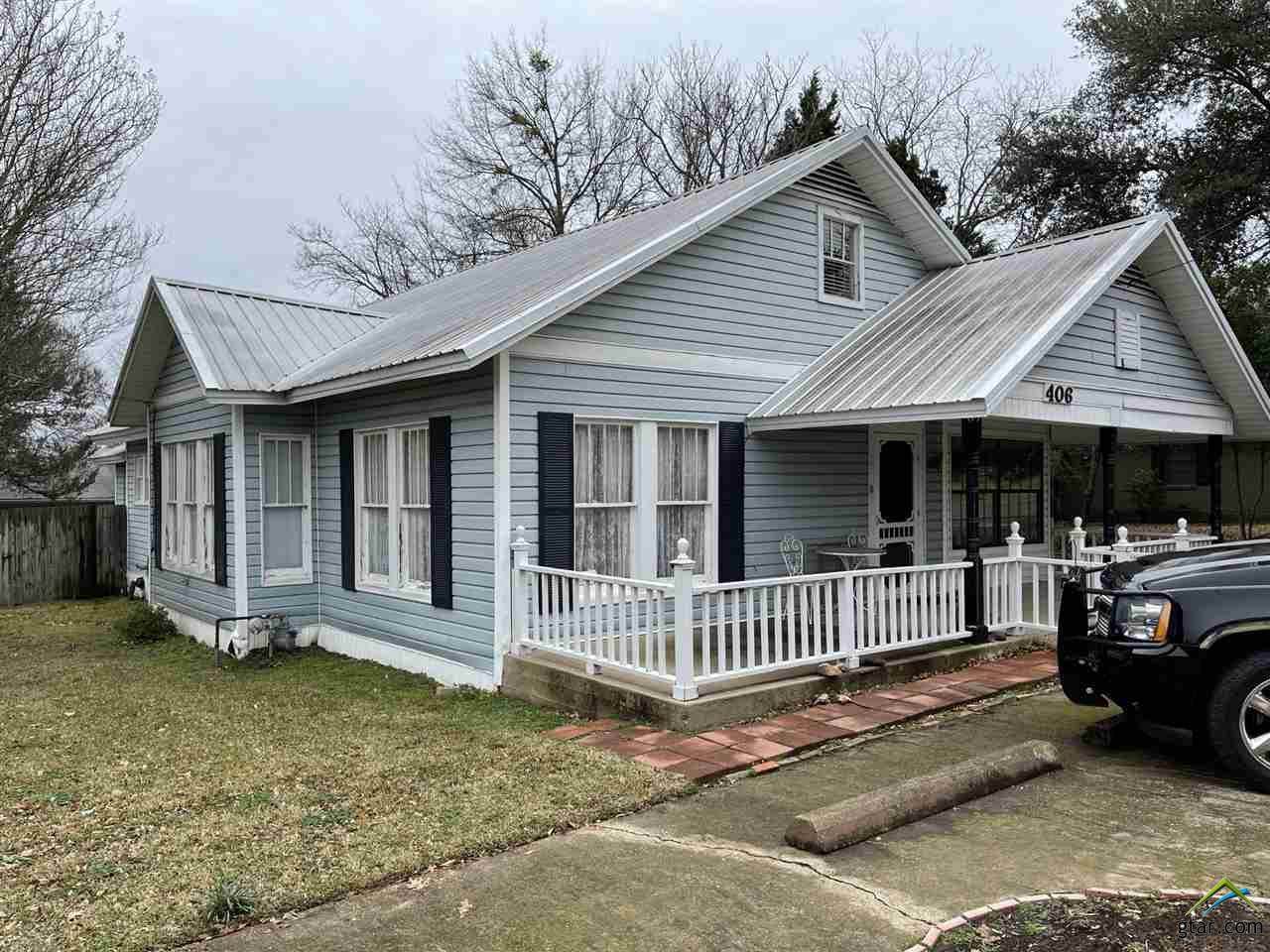 406 Buffalo St - Photo 1