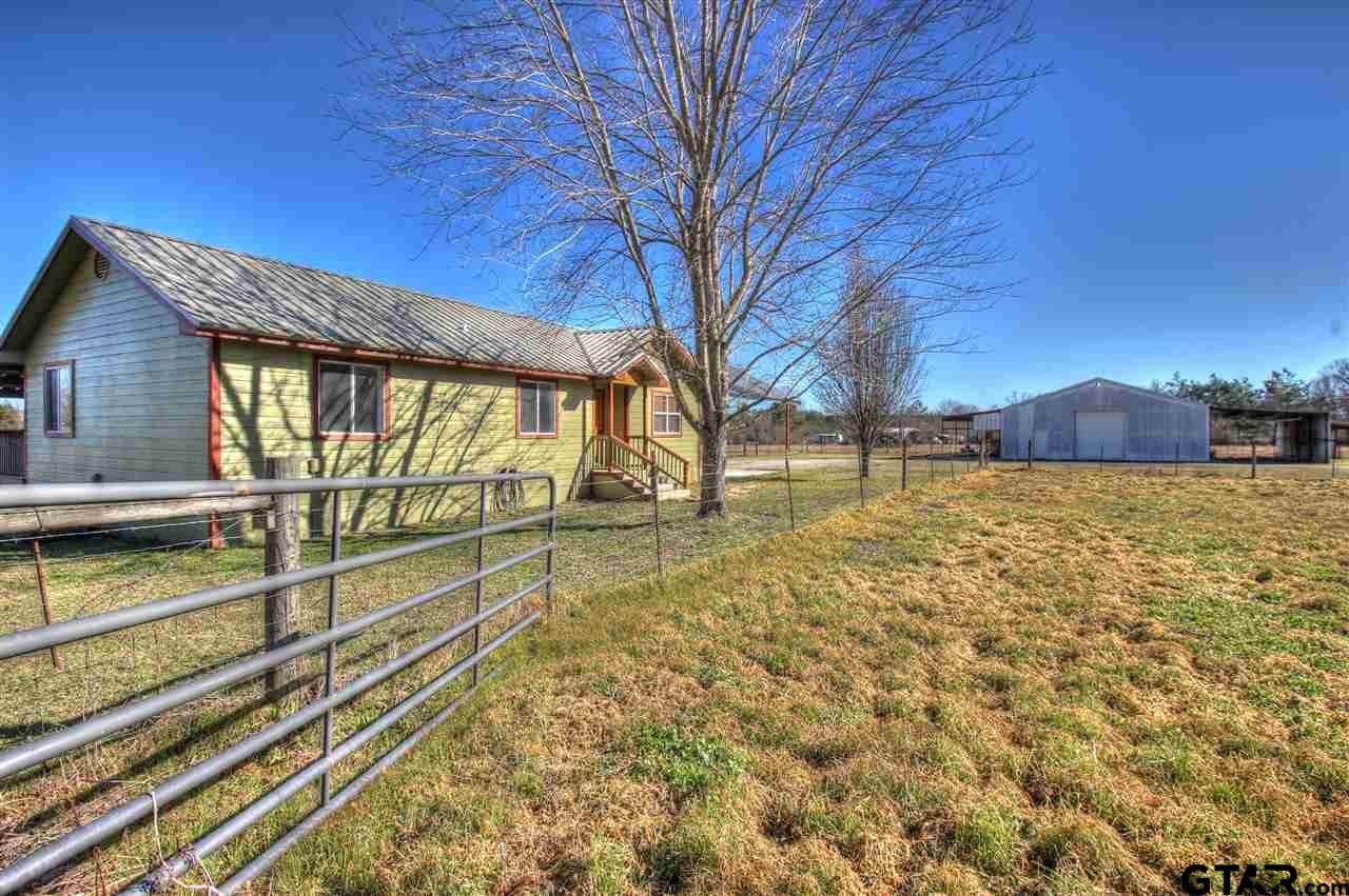 465 Davidson - Photo 1