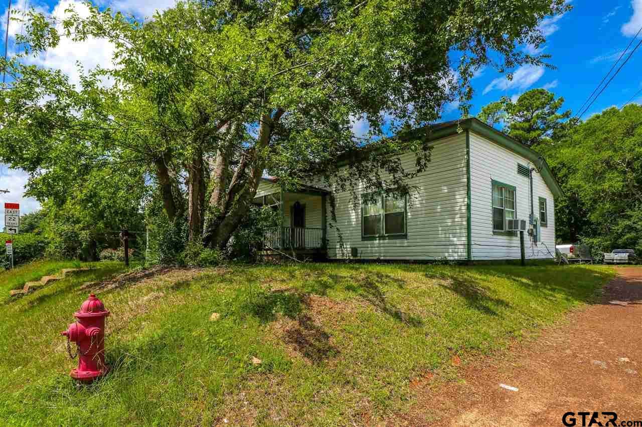 673 Henderson St - Photo 1
