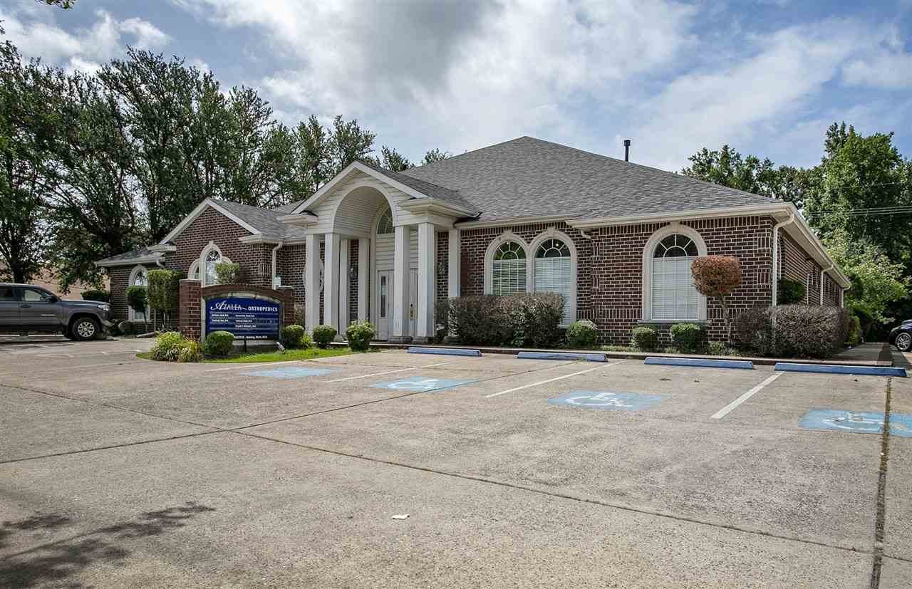 305 20th Street - Photo 1