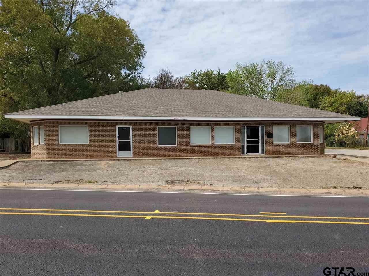 400 Calvert St - Photo 1
