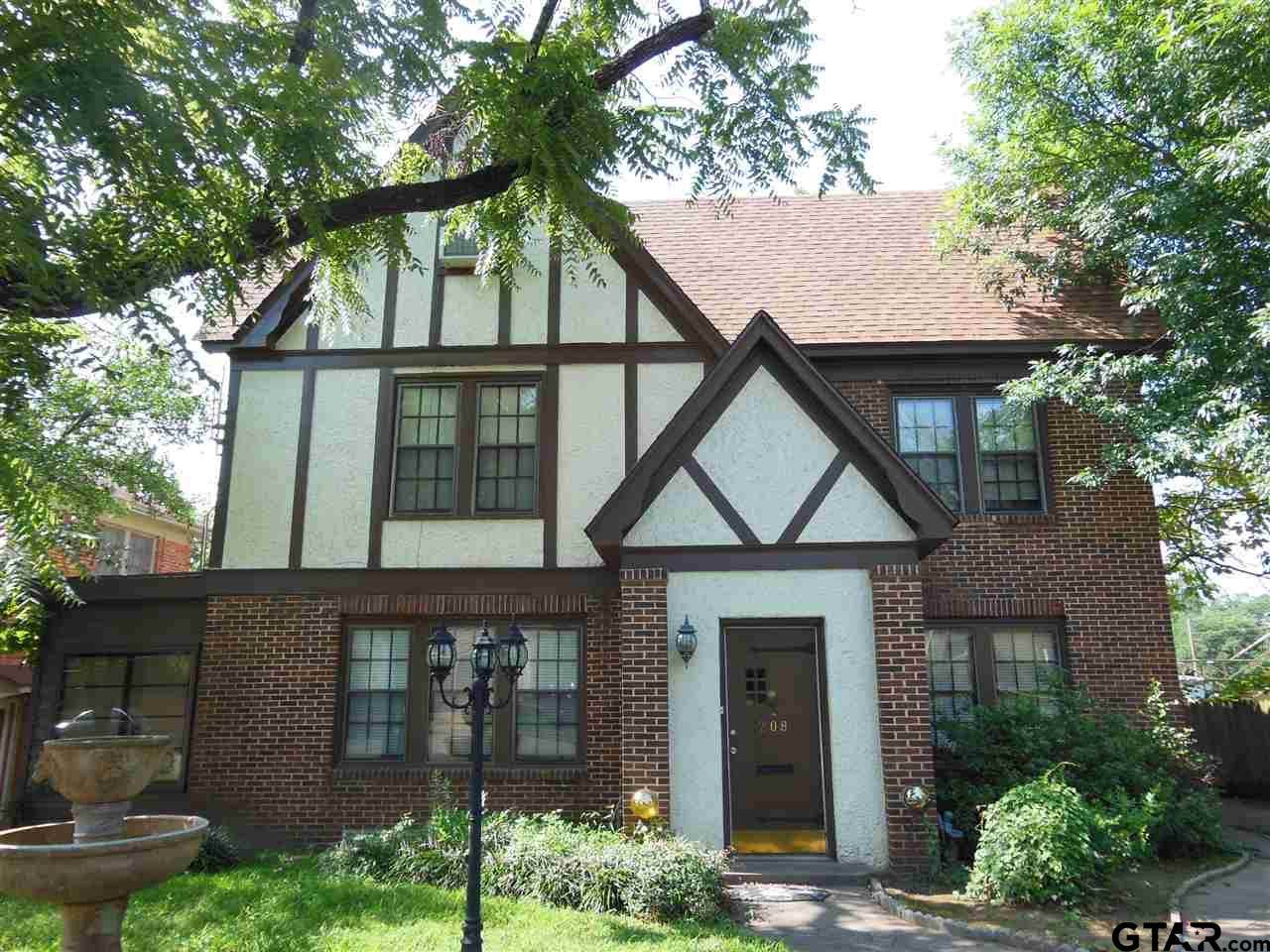 208 Phillips, Apt 201 - Photo 1