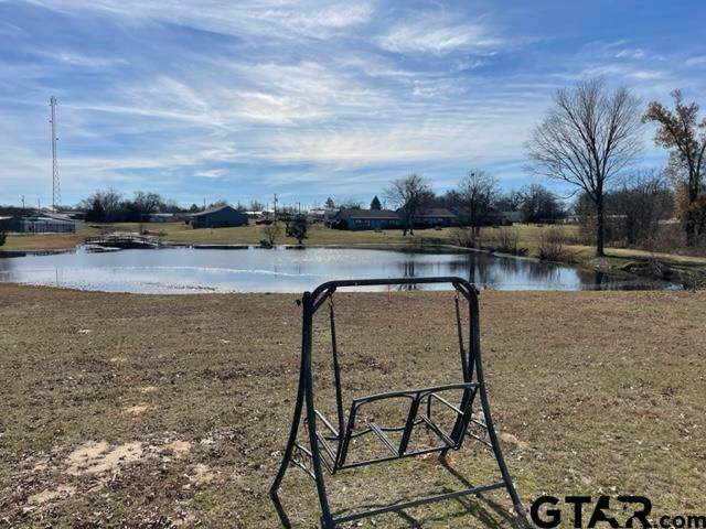 325 Waterfront Row - Photo 1