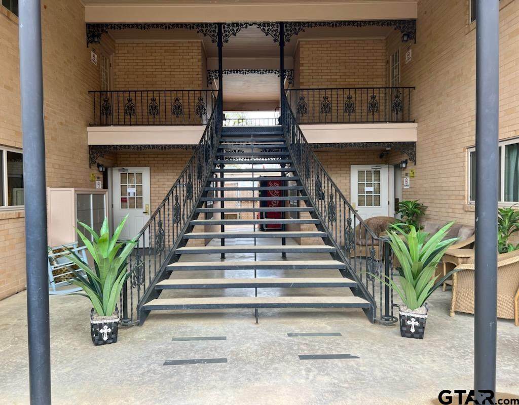 528 Saunders Ave - 41A - Photo 1