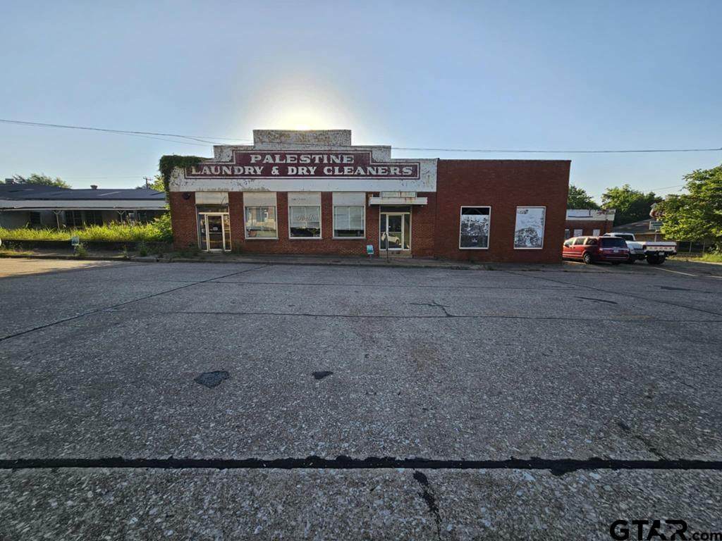 502 Perry - Photo 1