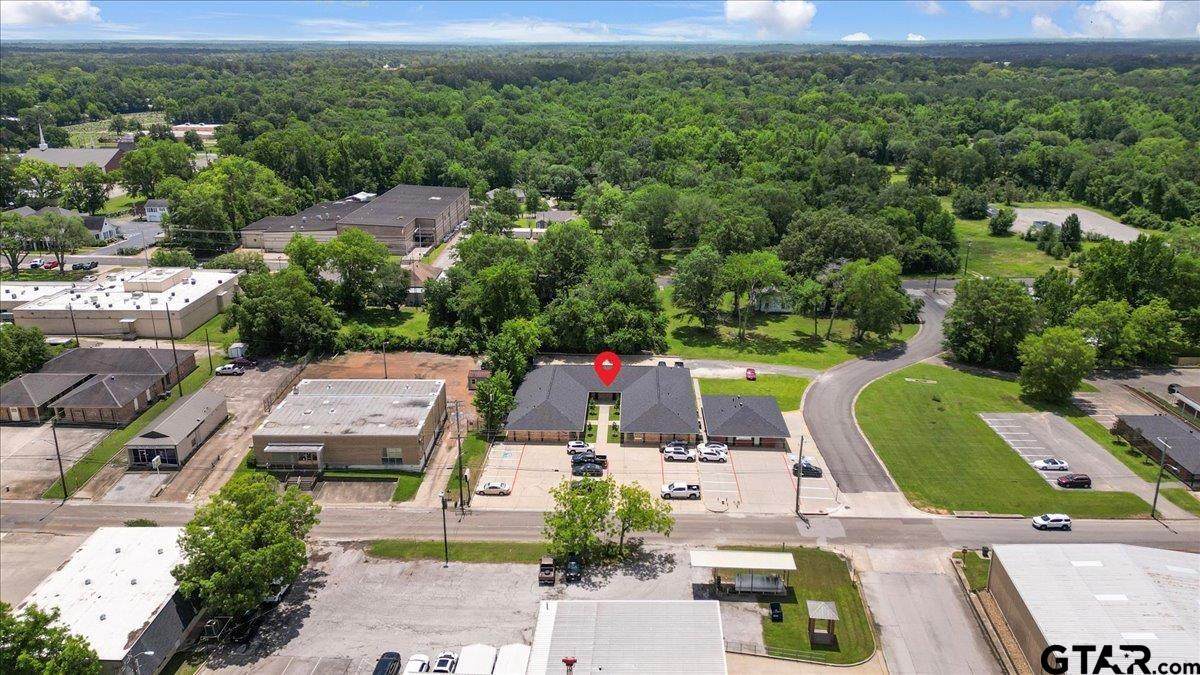 325 Sabine - Photo 1