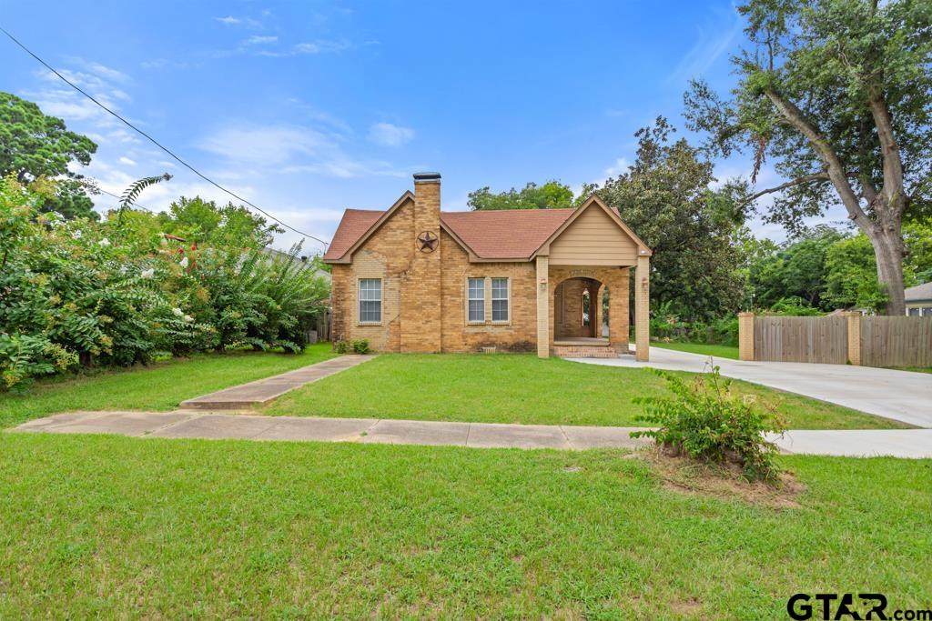 1704 Houston St - Photo 1