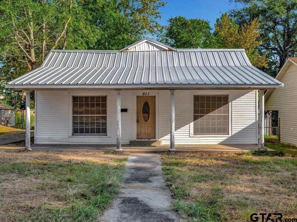 511 Woodlawn - Photo 1