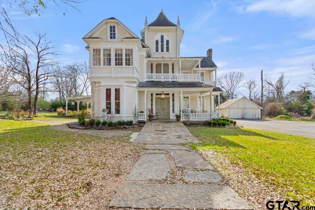 301 Larissa St - Photo 1