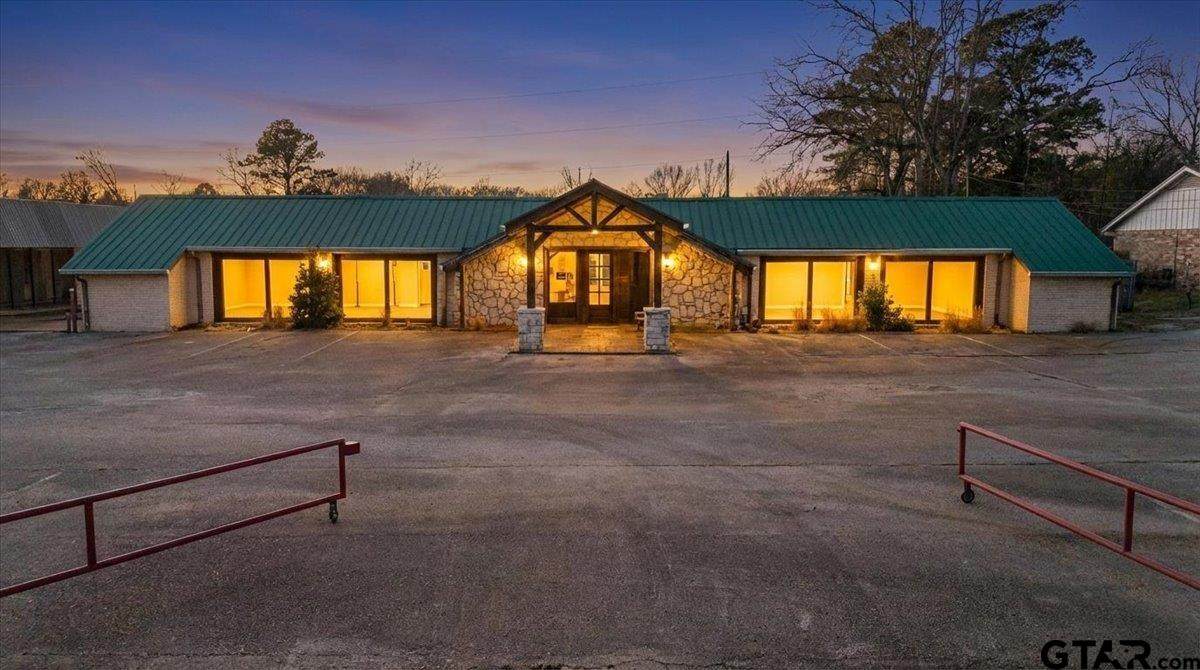 1624 Northwest Loop 323 - Photo 1